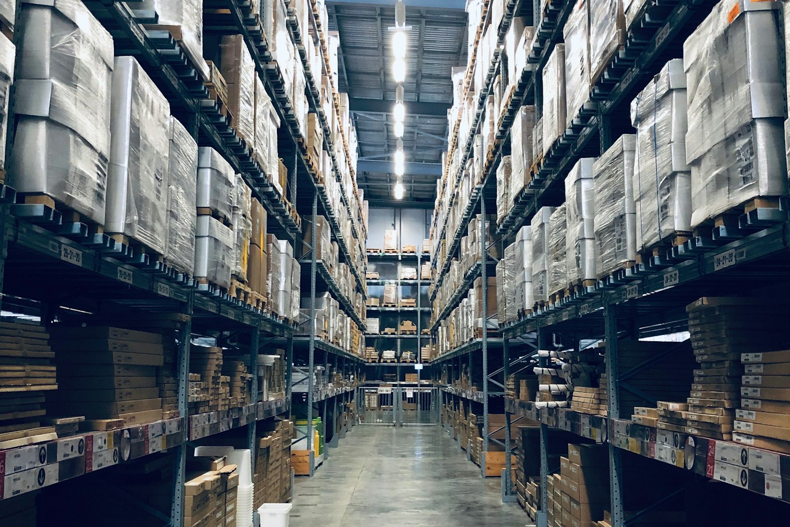 Warehouse aisle used for VighnaFree Logistics warehousing service